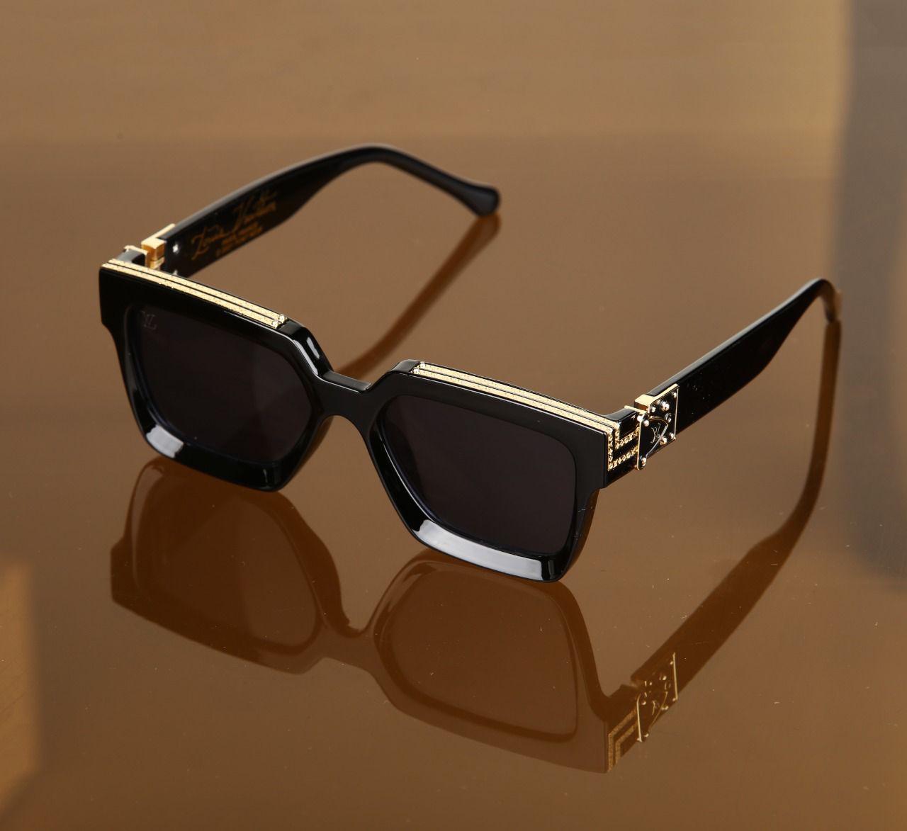 Z1165W- لويس فيتون gold in black frame black sides made in italy